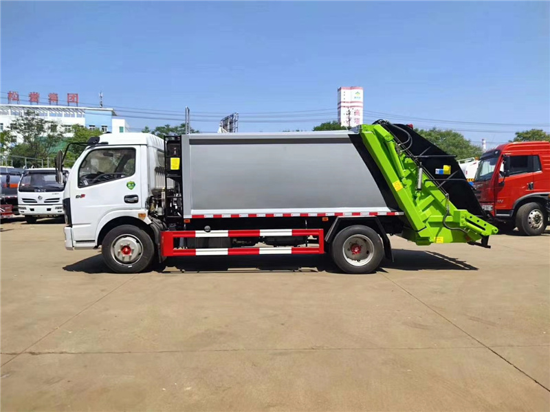 東風(fēng)多利卡8方壓縮式垃圾車(chē)